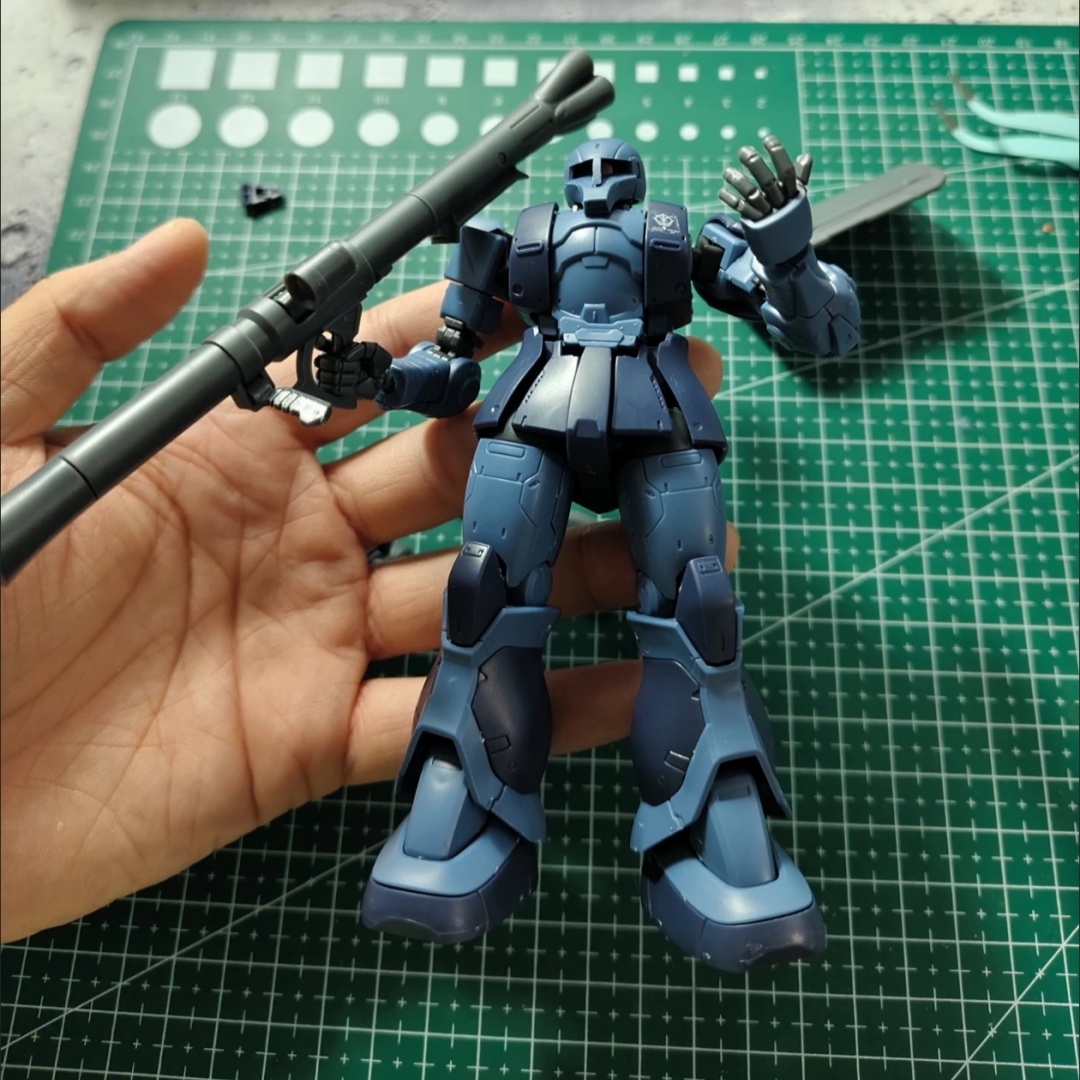 Bandai Gundam Rg - GTO MS-05 HG 1/144 ザクブラックトライスターメカ組立モデルキットアクションフィギュアデスクトップ装飾人形おもちゃギフト
