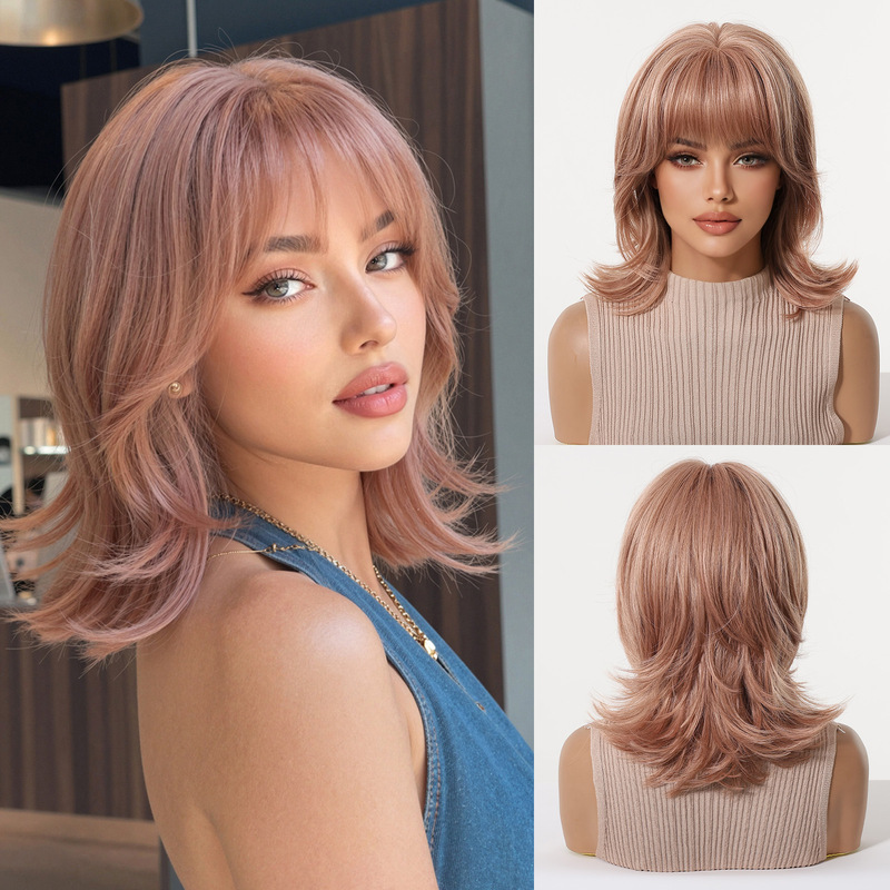 Wig Fiber Net - 前髪付き女性用ウィッグ、ウルフテールカール、ピンクのショートヘア、ローズネットキャップ、耐熱ファイバー、ファッショナブル