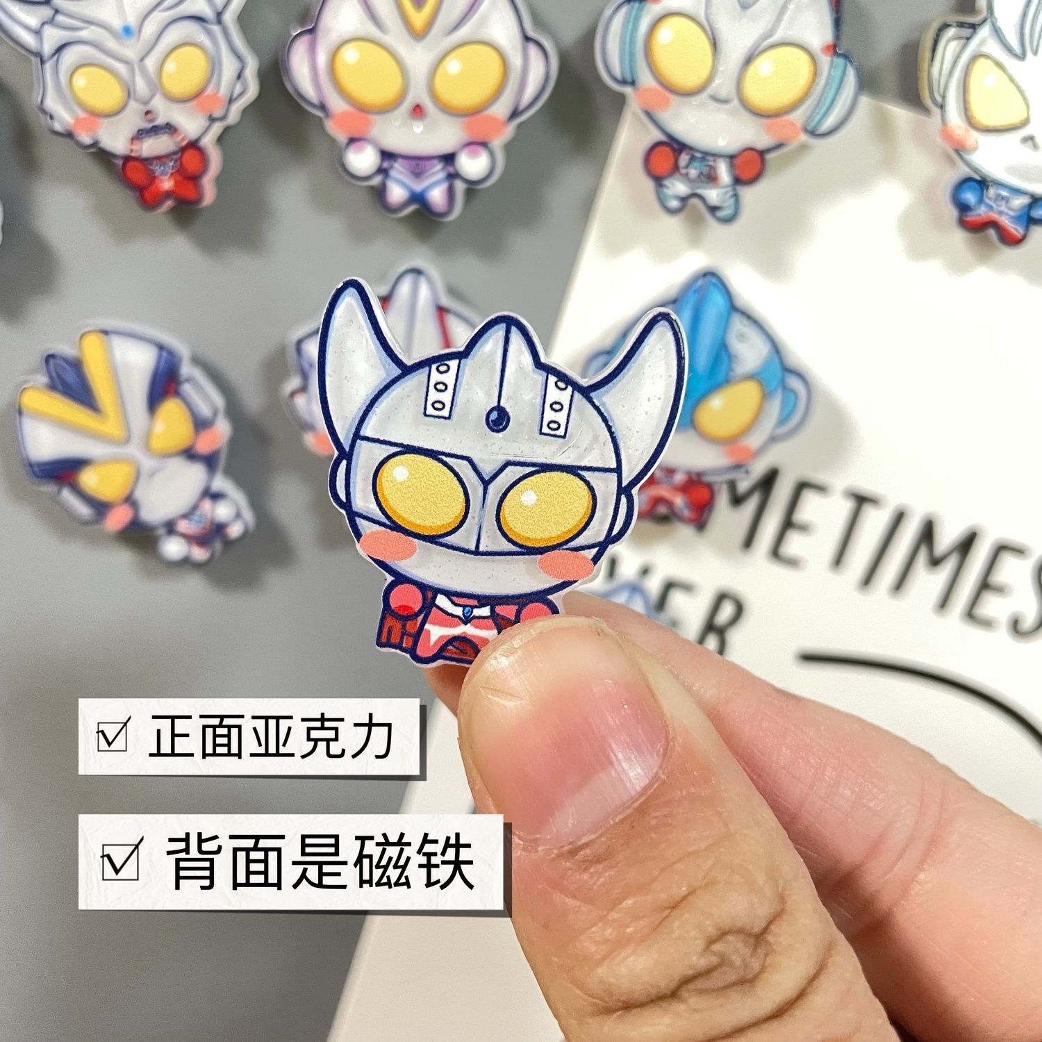 クリエイティブなカートゥーン風クールなウルトラマン冷蔵庫マグ - Acrylic Cosplay Prop のレビューと価格